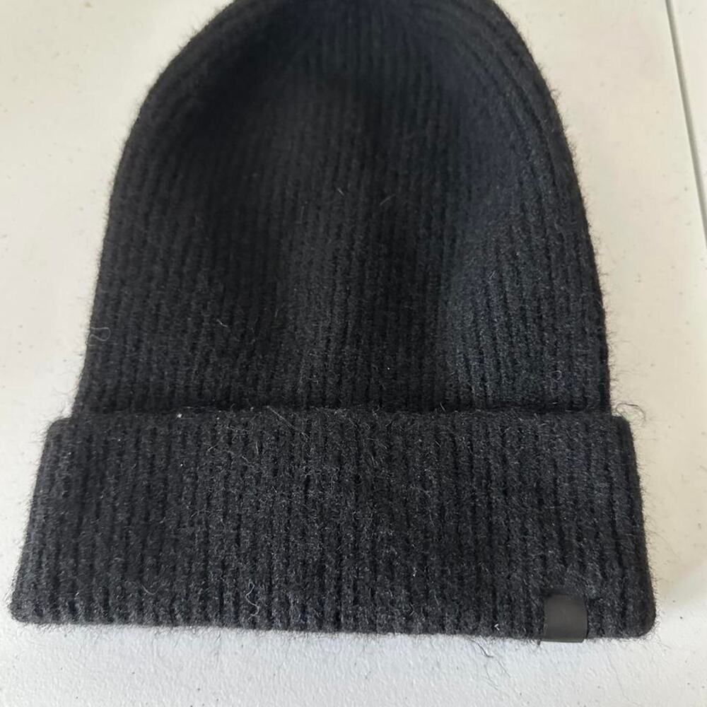 Penguin black ribbed knit beanie